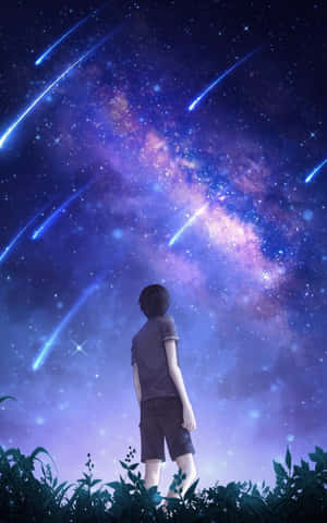 孩子站在草地上仰望滿天星斗的夜空和流星。