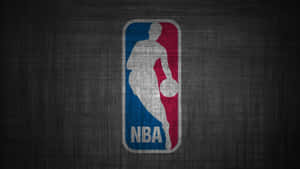 NBA標誌，帶有運動員剪影，背景為紋理灰色。 — 4K籃球壁紙