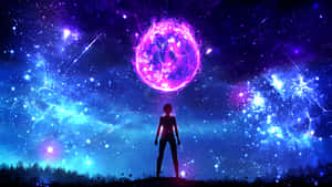 人站在山丘上，在星空下看著發光的紫色行星