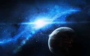 行星與發光藍色星雲及星空