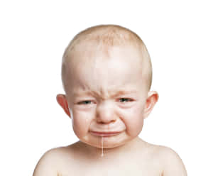 一個哭泣的嬰兒，淚水順著臉頰流下。