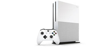 白色背景上的白色 Xbox One S 主機和控制器。