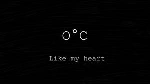 文字在黑色紋理背景上顯示「0°C Like my heart」。 — 平板電腦 壁紙