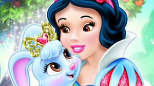 白雪公主在魔法森林中抱著一隻戴著心形頭飾的藍色兔子。