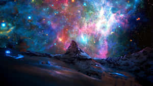 在色彩繽紛的星空下，帶有發光星雲的雪山。