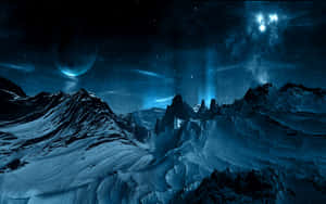 在宇宙夜空下，白雪覆蓋的山脈，伴隨著極光和行星。 — 平板電腦 壁紙