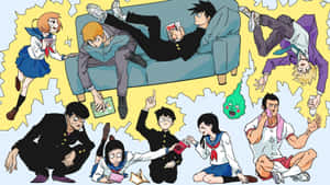 穿著校服的動漫學生在沙發周圍玩牌並互動。