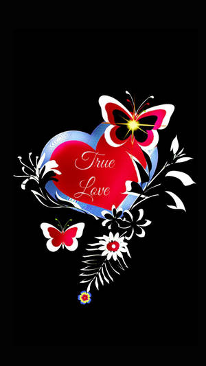 黑色背景上帶有True Love文字和蝴蝶的紅色心形。