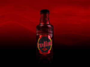 深紅色漸變背景上帶有反射的 Tru Blood 飲料瓶。 — 血 壁紙