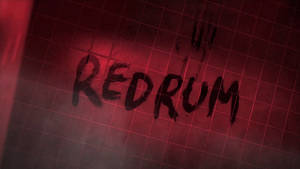紅色格仔牆上以黑色噴漆寫上Redrum，伴有煙霧。