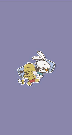 兩隻卡通動物在紫色背景的枕頭堡壘中睡覺。