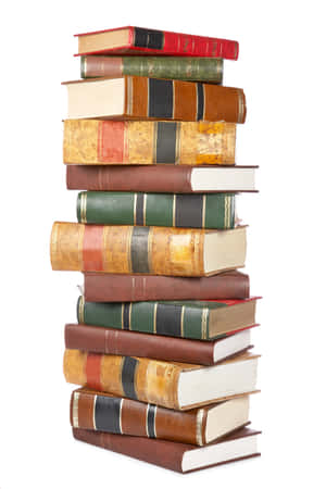 高聳的復古皮革裝訂書籍堆，書脊色彩繽紛。
