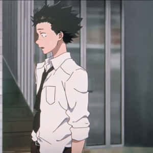 動漫男孩，黑色刺蝟頭，白襯衫黑領帶，站在走廊