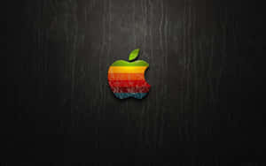 深色皮革紋理上的復古彩虹Apple標誌。