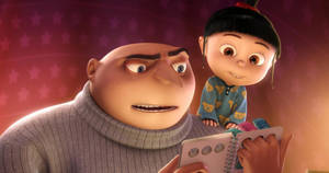 Gru 同佢嘅女兒 Agnes 一齊睇筆記本。