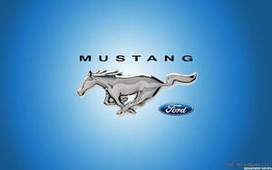 福特Mustang標誌，帶有奔馬徽章，置於藍色漸變背景上。