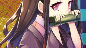 穿著傳統服裝的動畫女孩從竹杯啜飲。