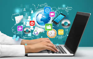 人在筆記型電腦上打字，浮動的數碼圖示象徵全球溝通和生產力。 — MacBook Pro 16 壁紙