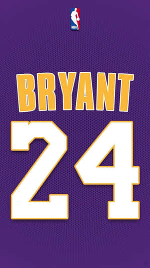 紫色籃球球衣，Bryant 24 用黃色同白色顯示。