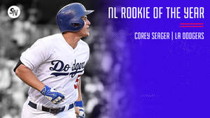 身穿道奇隊球衣的棒球選手Corey Seager慶祝國家聯盟年度最佳新秀獎。