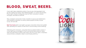 帶有山脈設計和促銷文字的Coors Light啤酒罐。