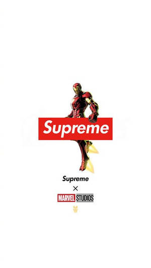 鐵甲奇俠人偶在Supreme標誌和Marvel Studios合作文字後面。 — 超級英雄 壁紙