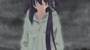 雨中紫發動漫女孩穿著綠色連帽外套