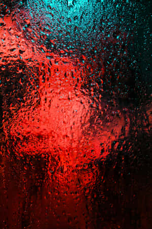 玻璃上的雨滴與紅色和藍綠色光芒 — 紅色和藍色 GIF 壁紙