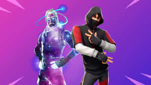 兩個穿著發光服裝的Fortnite角色在紫色背景前擺姿勢。