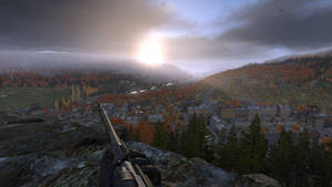 第一人稱視角，步槍瞄準日出時分霧氣瀰漫的秋日小鎮。 — Dayz GIF 壁紙