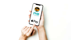 人士在智能手機上使用FNB銀行應用程式進行Apple Pay付款。