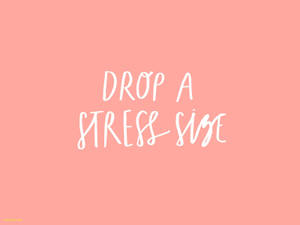 蜜桃色背景上以白色手寫字體呈現的勵志短語「drop a stress size」。
