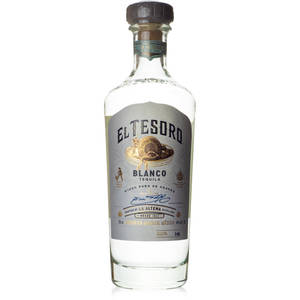 El Tesoro Blanco Tequila 瓶，帶銀色標籤和深色瓶蓋，白色背景
