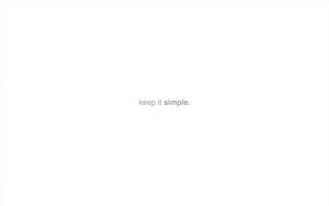 在純白色背景上寫著 keep it simple 的灰色文字。
