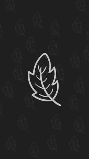 一個白色葉子剪影在深色背景上，帶有微妙的重复葉子圖案。
