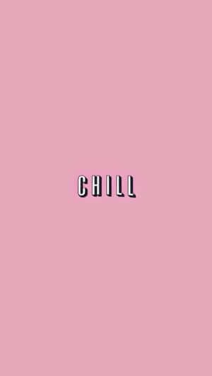 粉紅色背景上帶有粗體黑色字體的「chill」一詞。