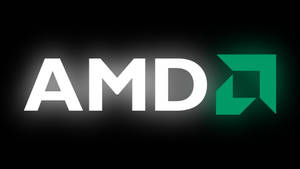 深色背景上帶有白色文字和綠色方形的 AMD 標誌