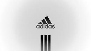 灰色漸變背景上帶有三條紋的adidas標誌