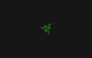 黑色背景上的發光綠色Razer標誌。
