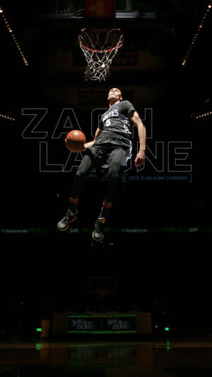 籃球運動員在空中灌籃，帶有'2015 Slam Dunk Champion'文字。