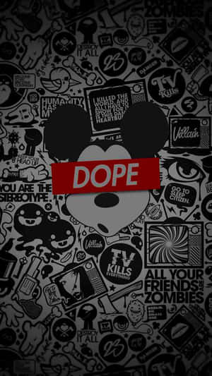 米奇老鼠頭部帶有 'DOPE' 橫幅，覆蓋在混亂的貼紙拼貼上。