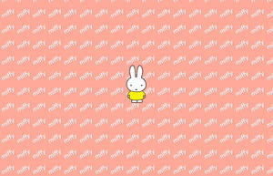 一隻穿著黃色襯衫的卡通兔，在粉紅色背景上帶有重複的「miffy」文字。