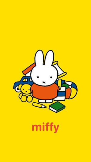 Miffy兔子在黃色背景上被玩具包圍。