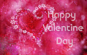 Happy Valentine Day 文字在粉紅色花卉心形設計上，帶有閃光。