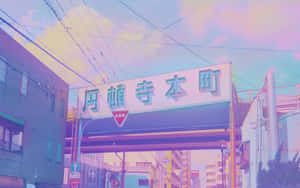 色彩繽紛的城市街道，帶有日本招牌和柔和色調的天空