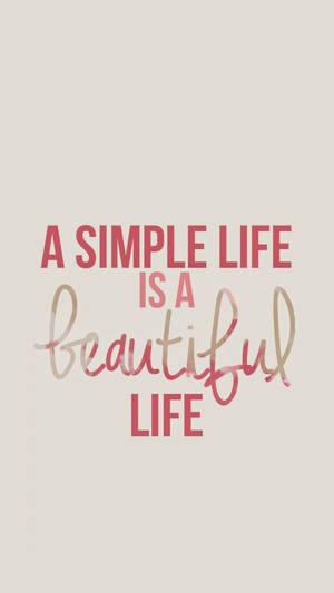 文字引用在米色上以粉紅色和金色寫著「A simple life is a beautiful life」。