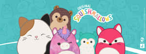 一組五個微笑的Squishmallows毛絨角色，粉彩色調。 — 藍色 壁紙