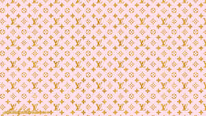 粉紅色背景上的金色 Louis Vuitton 字母組合圖案。