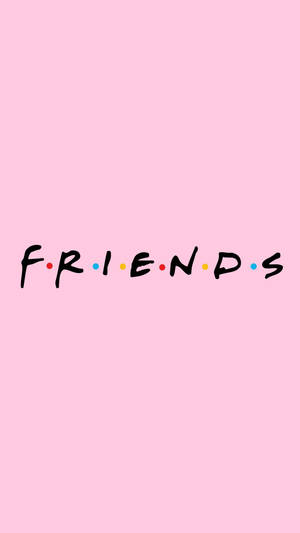 粉紅色背景，黑色字體寫著FRIENDS，字母之間有彩色圓點。
