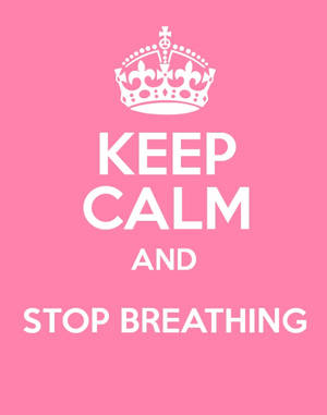 粉紅色海報，白色皇冠，文字 keep calm and stop breathing。